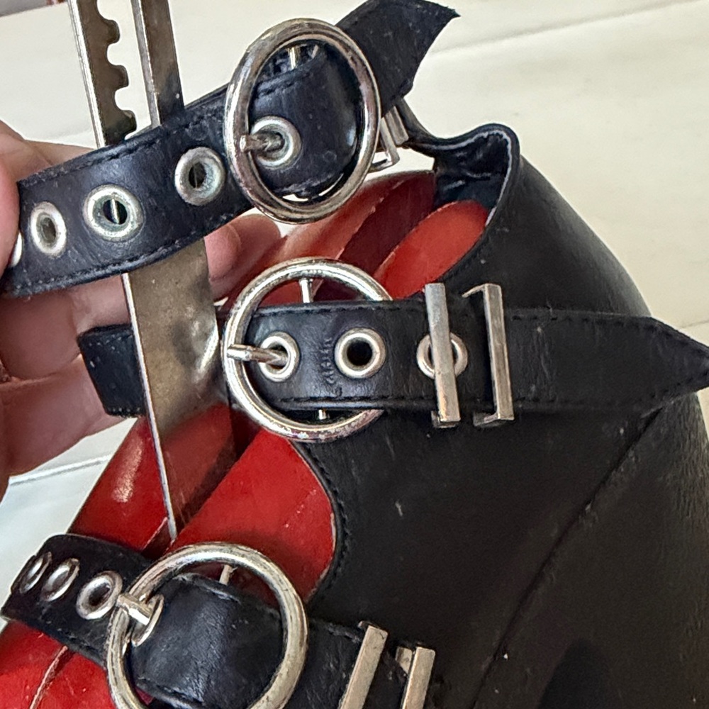 #Dolls Kill Platforms - image 7